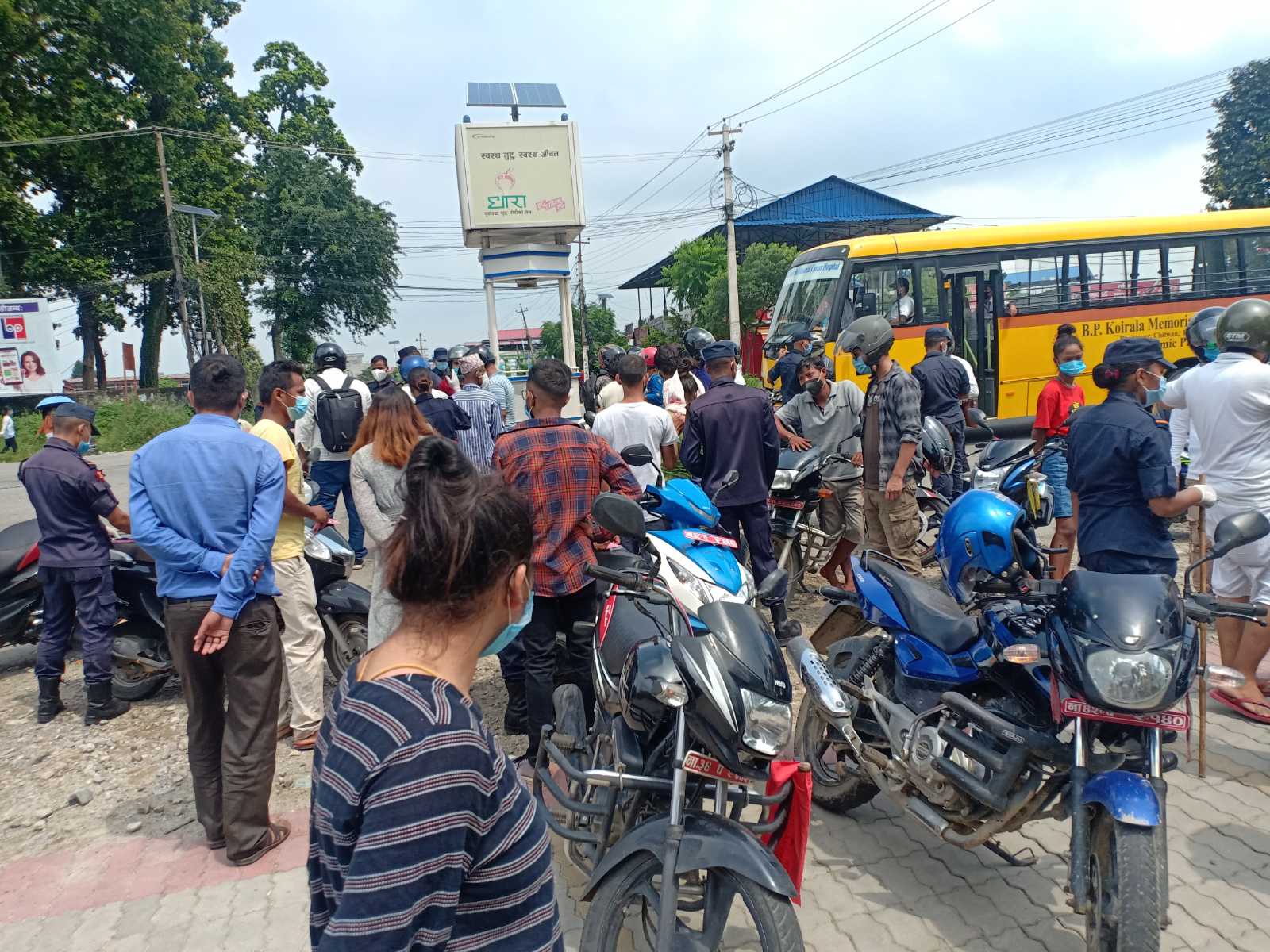 बिनाकाम लखर लखर हिड्दै हुनुहुन्छ? पर्नुहोला प्रहरीको फन्दामा