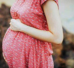 मधेस प्रदेश : गर्भवती महिलाको उपचारमा लापरबाही गर्नेलाई कारबाही गर्न माग