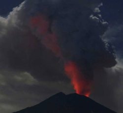 इन्डोनेसियामा ज्वालामुखी विस्फोट हुँदा ११ जनाको मृत्यु, १२ बेपत्ता