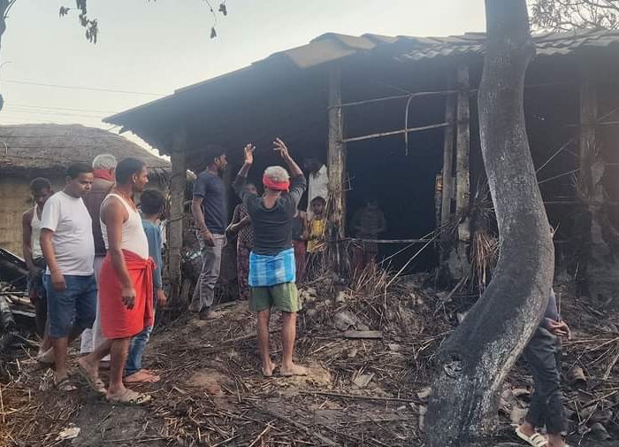 रौतहट नगरपालिकामा बुधबार साँझ भएको आगलागीबाट तीन घर जलेर नष्ट